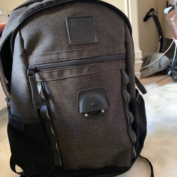 Oakley backpack - Picture 1 of 3